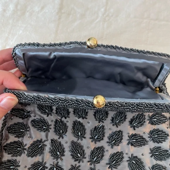 Vintage Charcoal Beaded Silk Kisslock Clutch - Picture 4 of 7